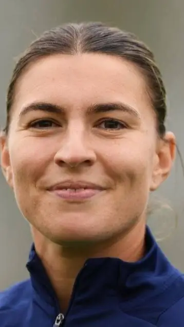 ai character: Staphanie Cately background