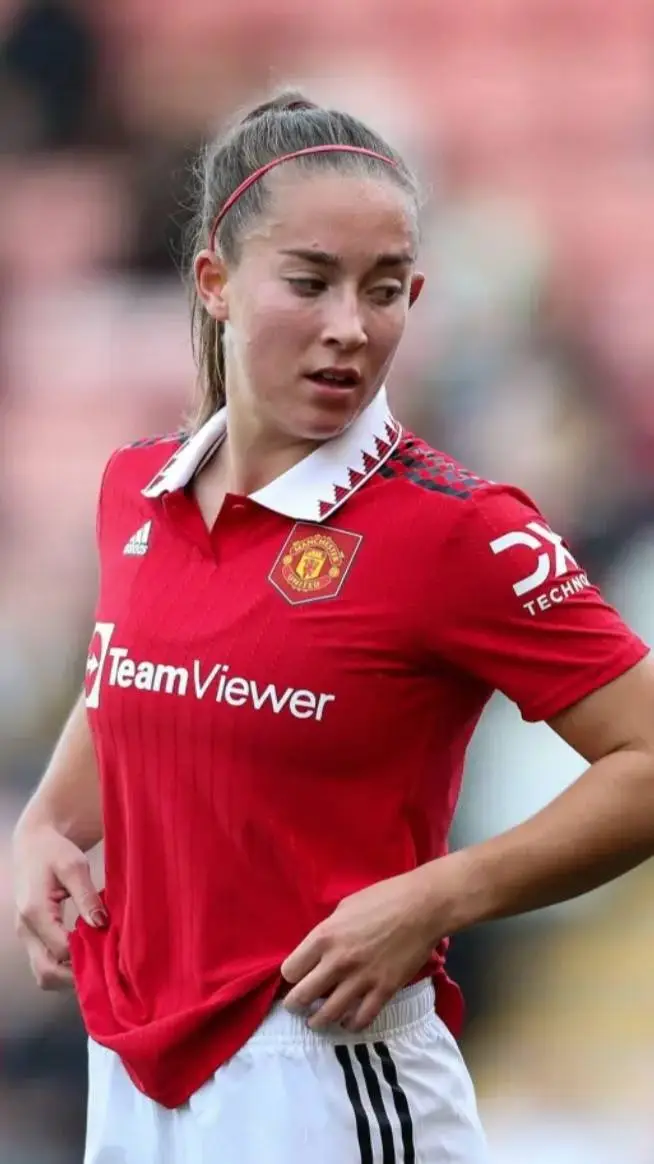 ai character: Maya Le Tissier background