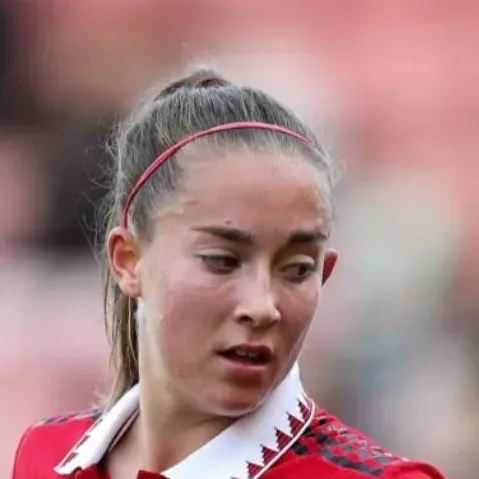 chat with ai character: Maya Le Tissier