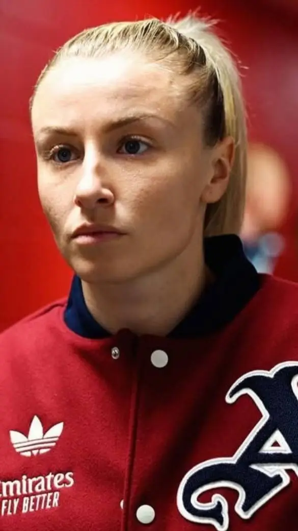 ai character: Leah Williamson background