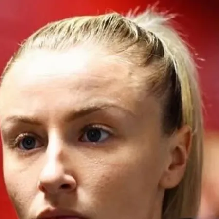 chat with ai character: Leah Williamson