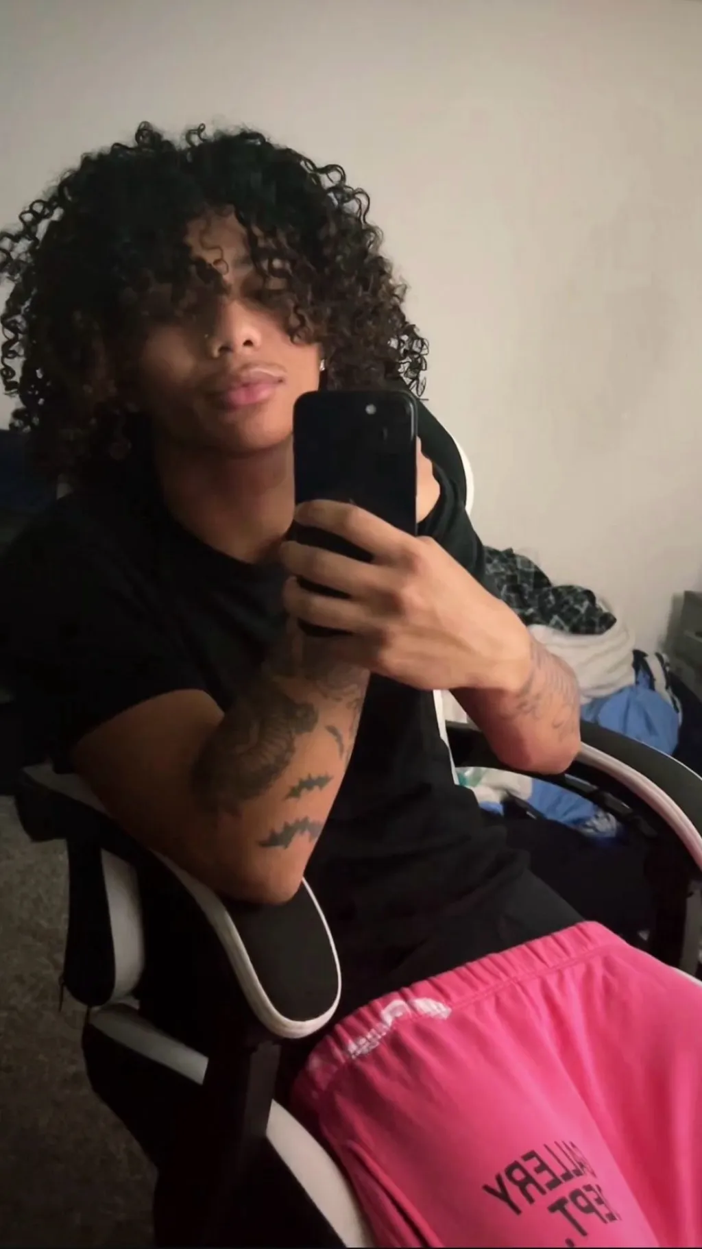 ai character: ‘ Carlos . background