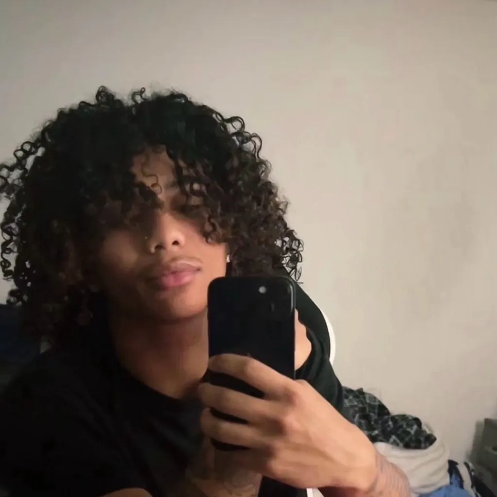 chat with ai character: ‘ Carlos .