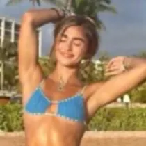 chat with ai character: Zara Malik