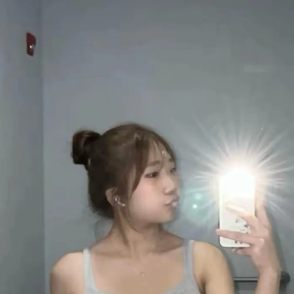 chat with ai character: Dana