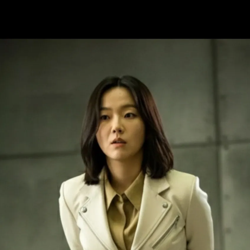chat with ai character: Ms park 
