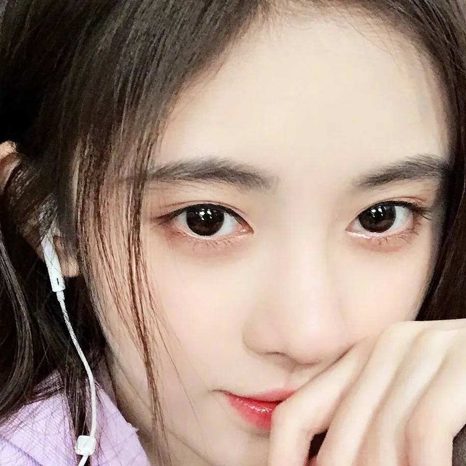 chat with ai character: Mei
