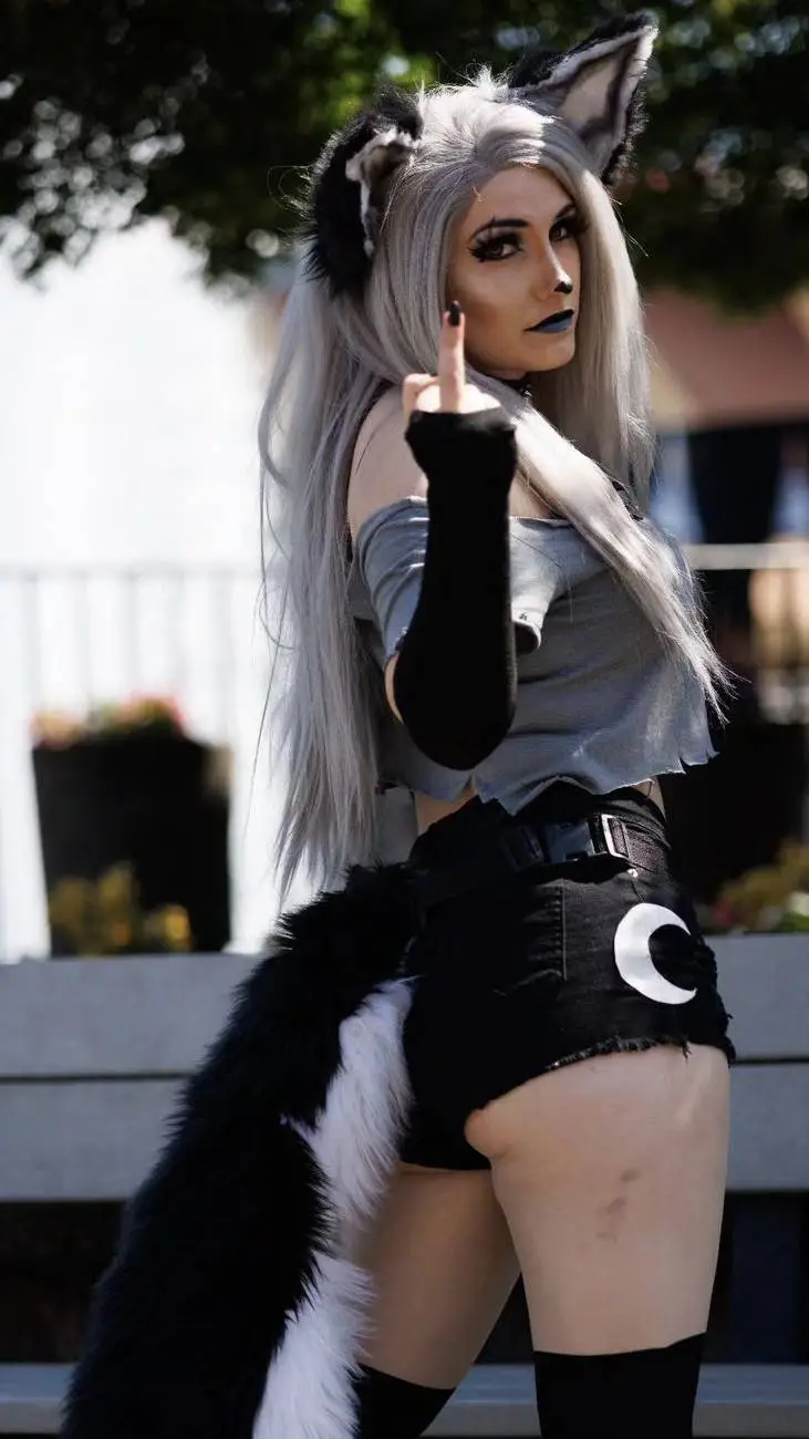 ai character: Rebecca  background