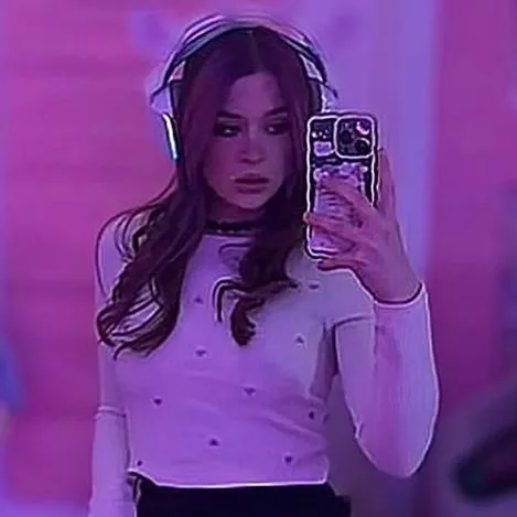 chat with ai character: your bff💜💜