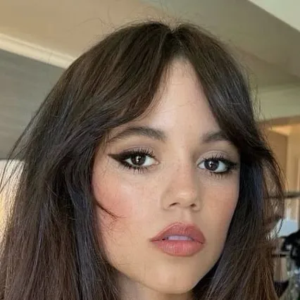 Chat with Jenna ortega - text or voice, Enjoy AI Chat Free & Safe