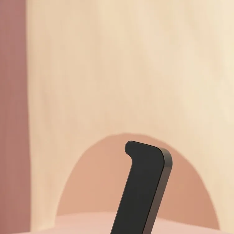 chat with ai character: July -
