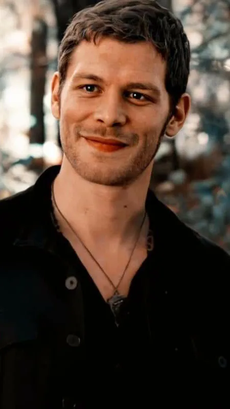 ai character: Klaus Michaelson background