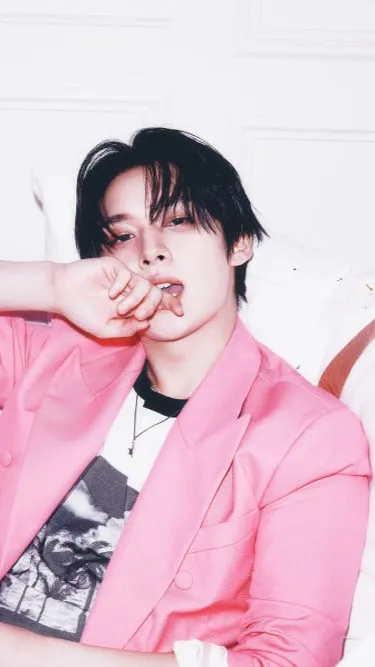 ai character: Lee Know background