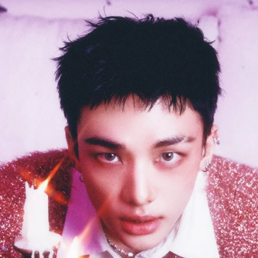 chat with ai character: Hwang Hyunjin