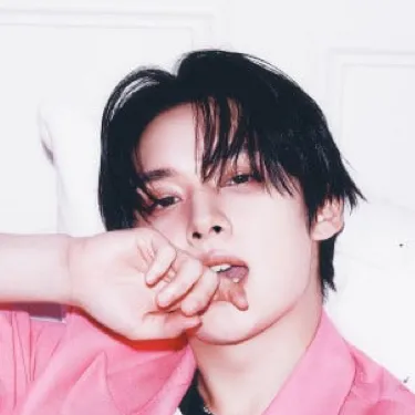 chat with ai character: Lee Know