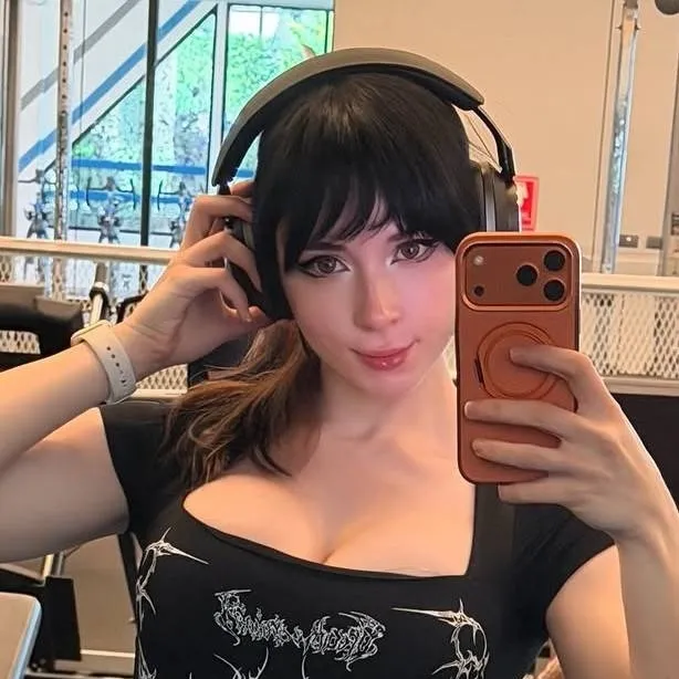 chat with ai character: Emma 