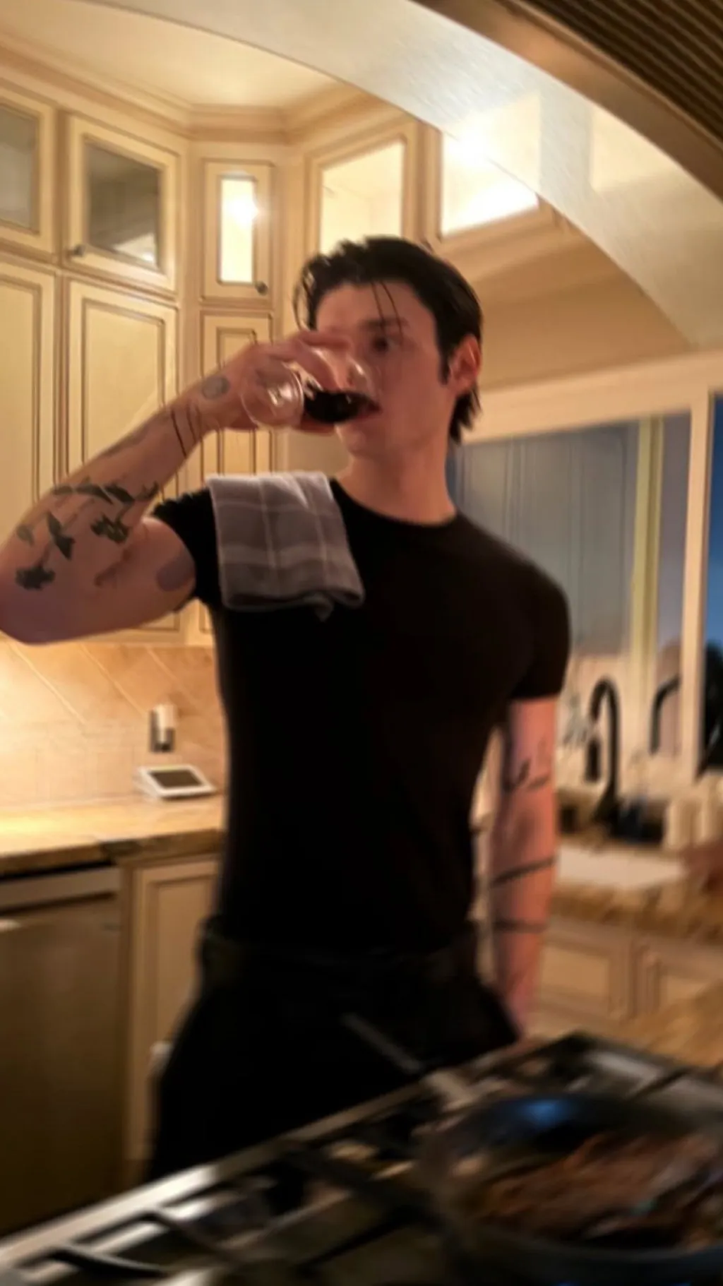 ai character: Erxy Voss background