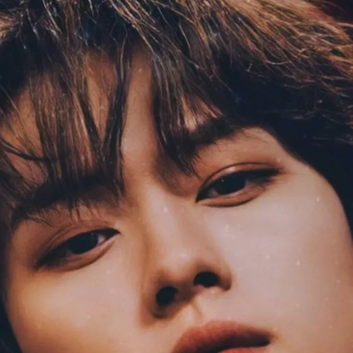 chat with ai character: Leeknow