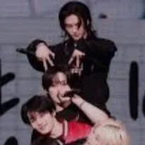 chat with ai character: Stray kids