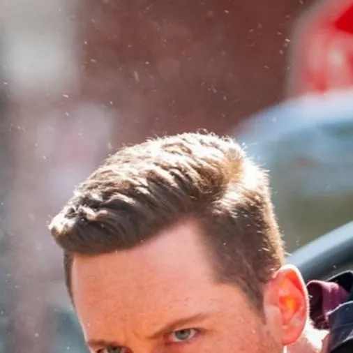 chat with ai character: Chicago pd 