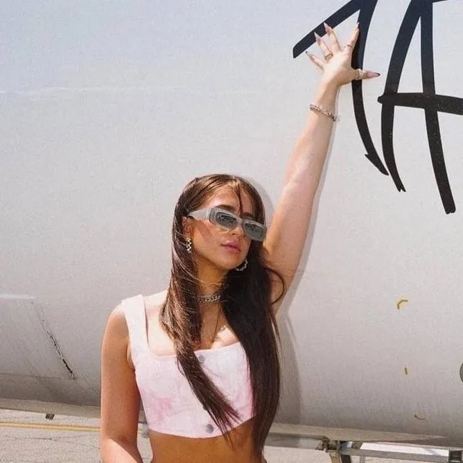 chat with ai character: Tate McRae