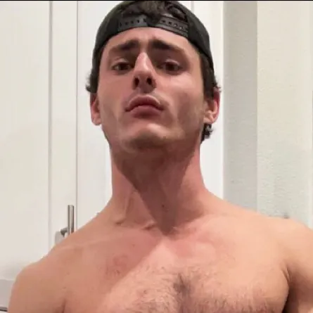 chat with ai character: Qcp