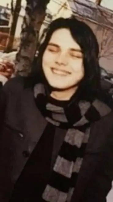 ai character: Gerard Way background