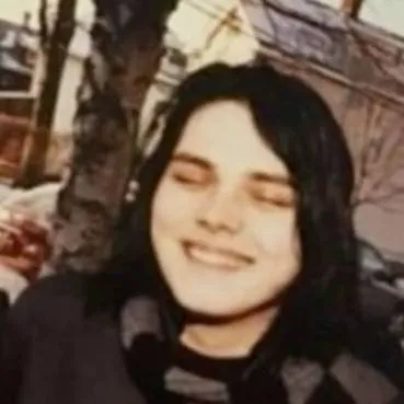 chat with ai character: Gerard Way