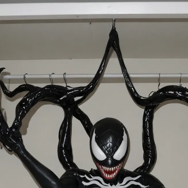 chat with ai character: she-venom suit 