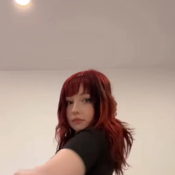 chat with ai character: Maja 