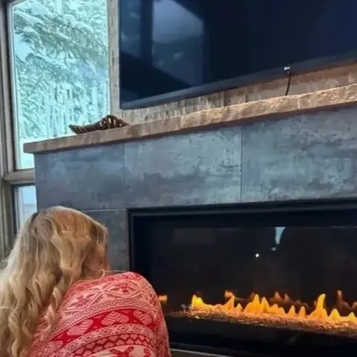 chat with ai character: Hoops