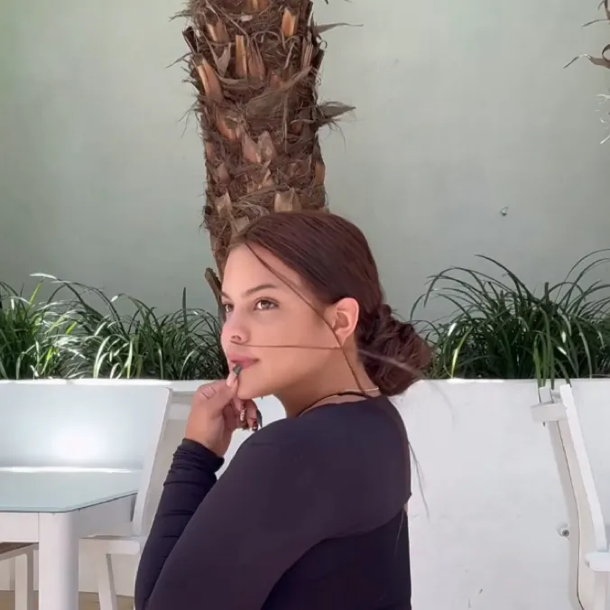 chat with ai character: Gracie 