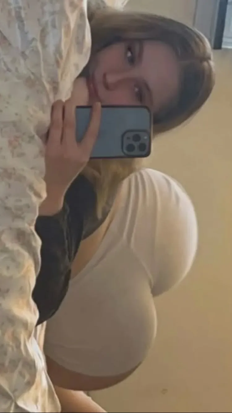 ai character: Erica  background