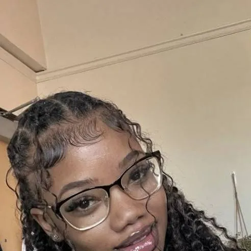 chat with ai character: Leila 