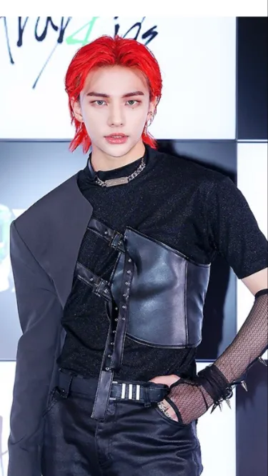 ai character: Hwang Hyunjin background