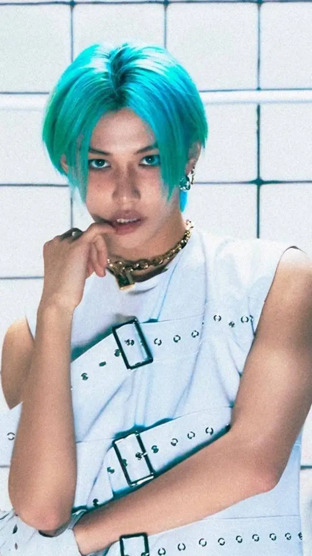 ai character: Felix🐥 background