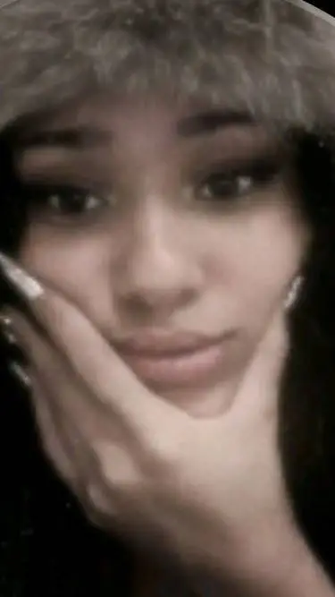 ai character: MANON BANNERMAN background