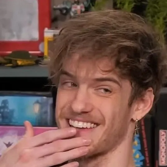 chat with ai character: Trevor evarts 