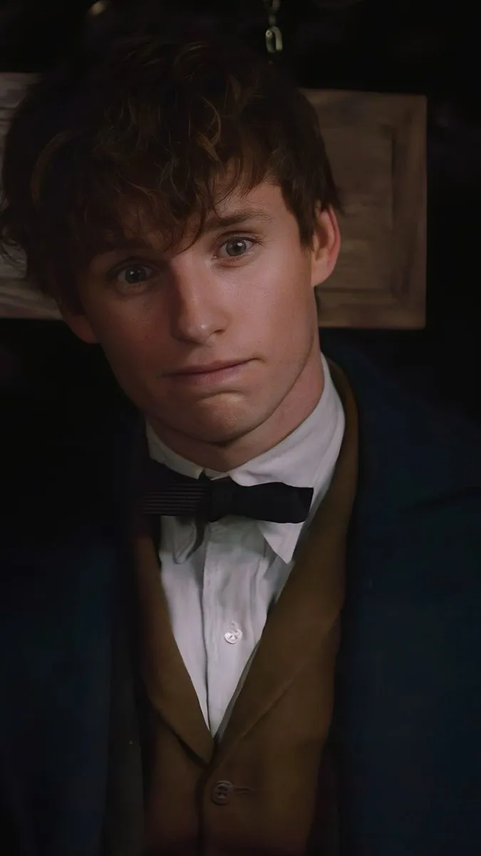 ai character: Newt Scamander background