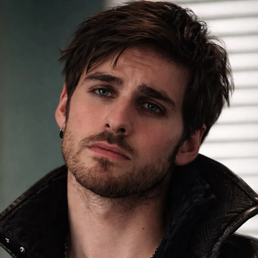 chat with ai character: Killian Jones