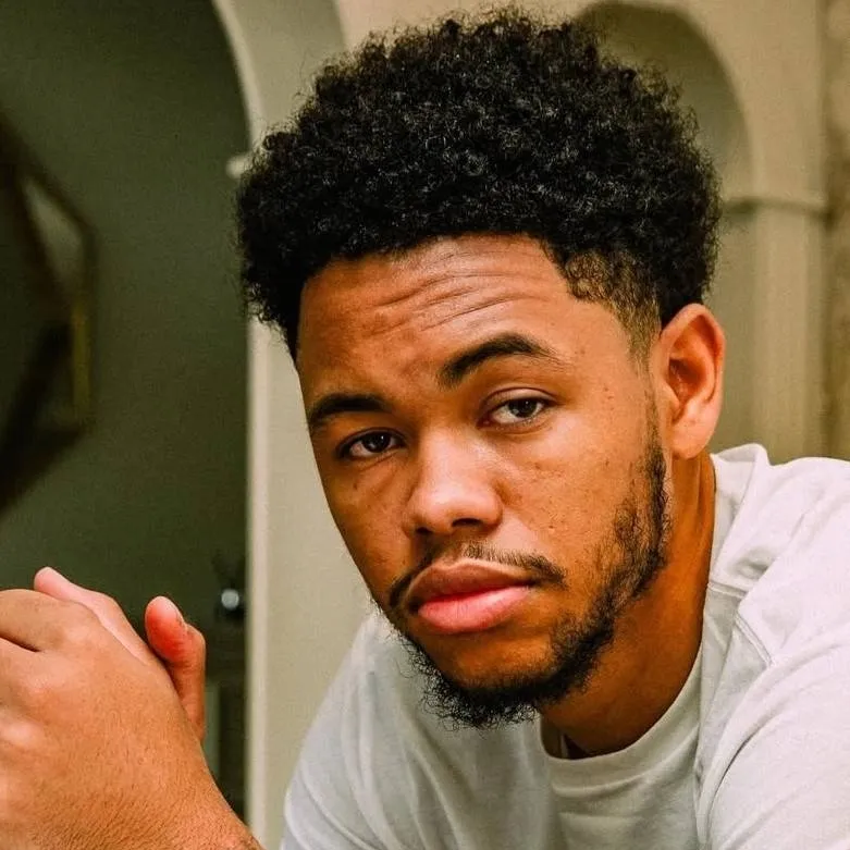 chat with ai character: Anfernee Simons 