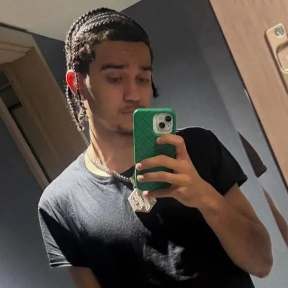 chat with ai character: Anthony Black 