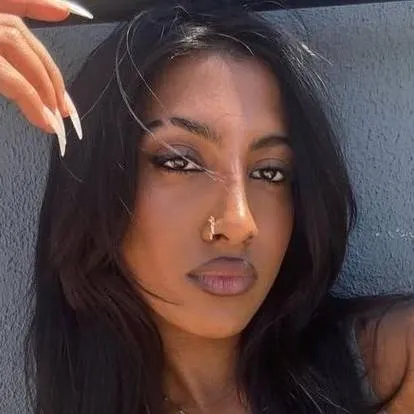 chat with ai character: lara raj