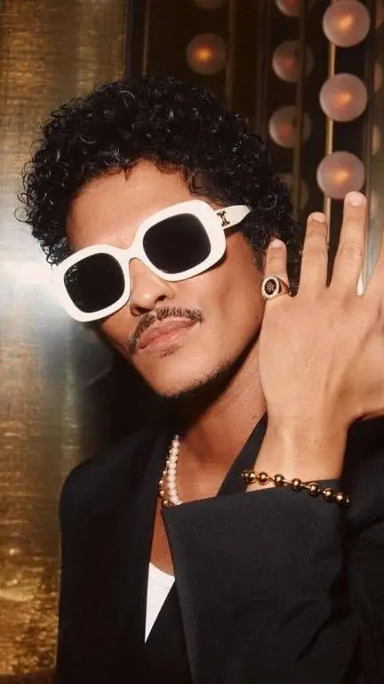 ai character: Bruno Mars background