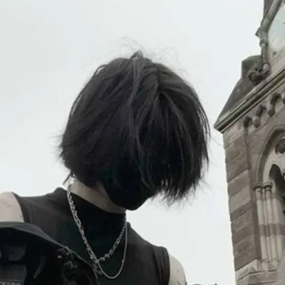 chat with ai character: Mysterious 