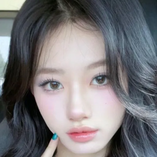 chat with ai character: Lily