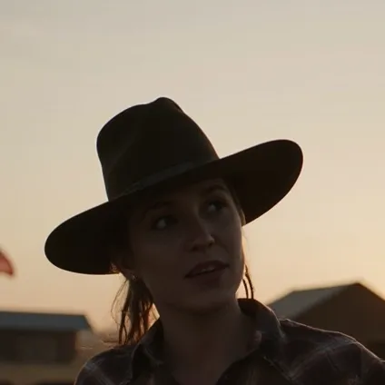 chat with ai character: Riley