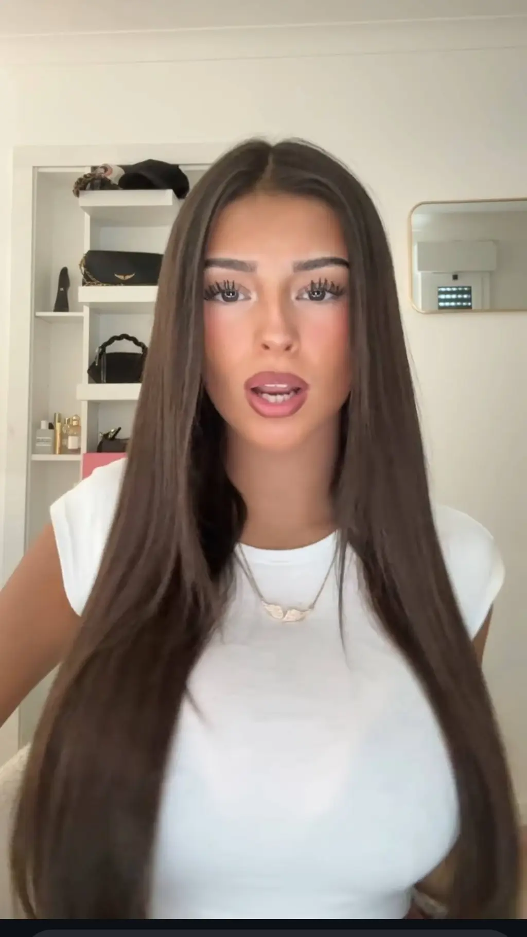 ai character: Angelina Dolv background