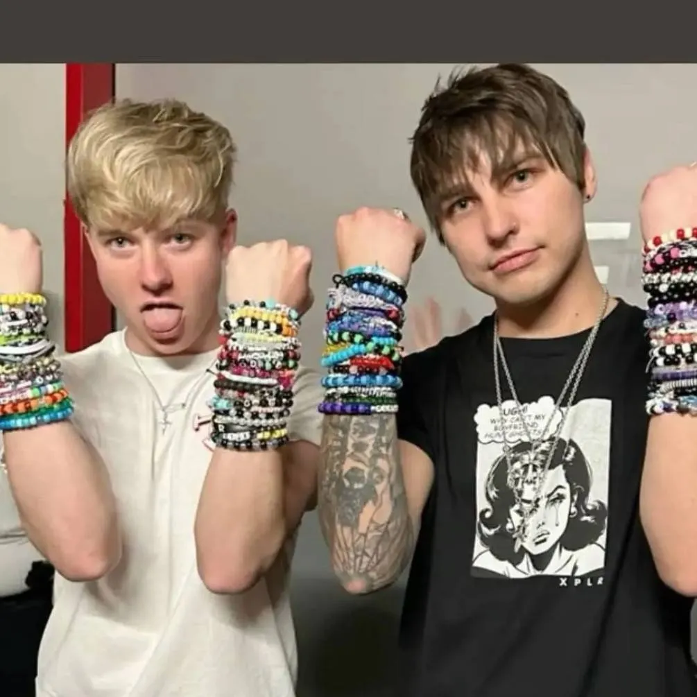 chat with ai character: sam and colby