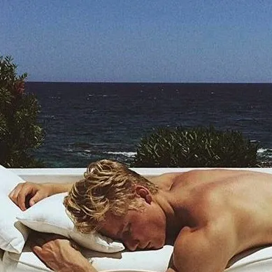 chat with ai character: Clyde Archibald